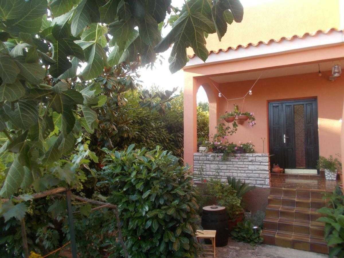 Ella Apartment Pula Luaran gambar