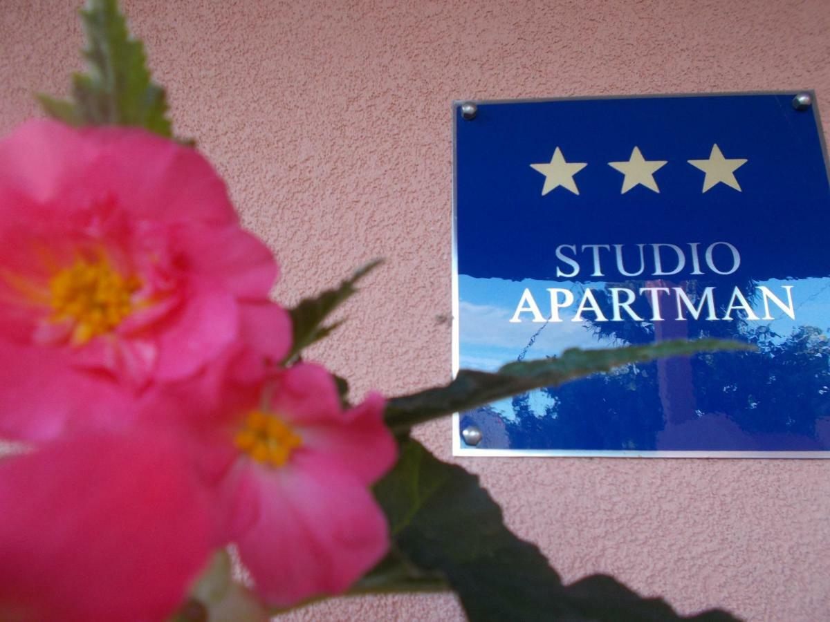 Ella Apartment Pula Luaran gambar