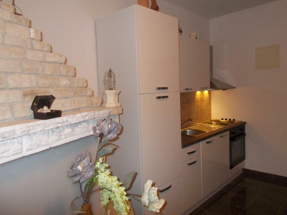 Ella Apartment Pula Luaran gambar