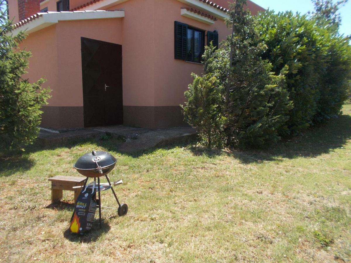 Ella Apartment Pula Luaran gambar